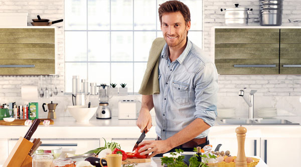 下面是提供服務(wù)的男仆