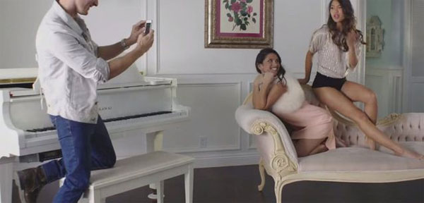 幫你拍照加美圖秀秀美顏，外加發(fā)朋友圈