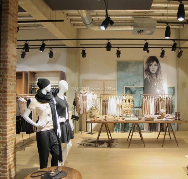 服裝連鎖店設計需要講究休閑時尚空間（組圖）_安徽三鼎建筑裝飾工程有限公司